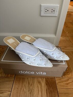 Dolce Vita White Floral Appliqué Pointed Mule Slides